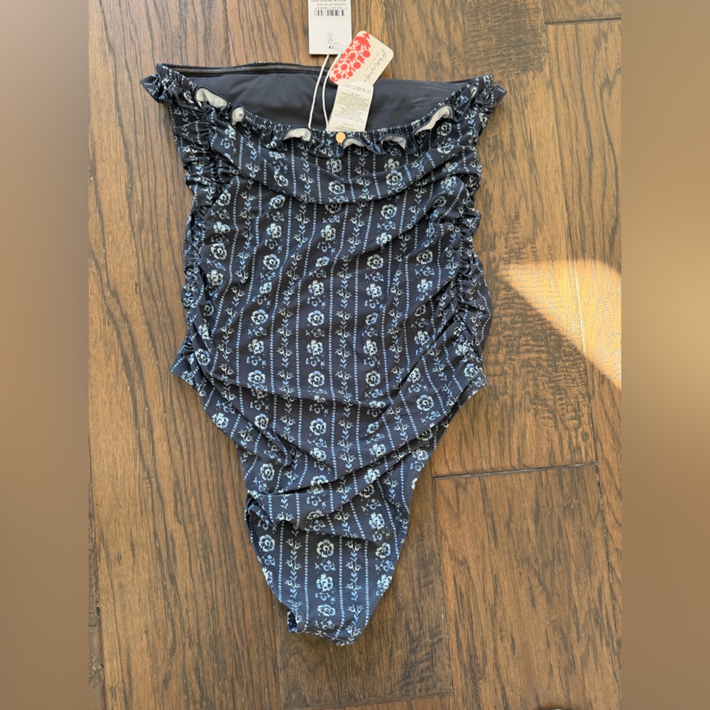 NWT Free People - Rhythm Ruffle Strapless One Piece Swimsuit size L - Picture 2 of 3
